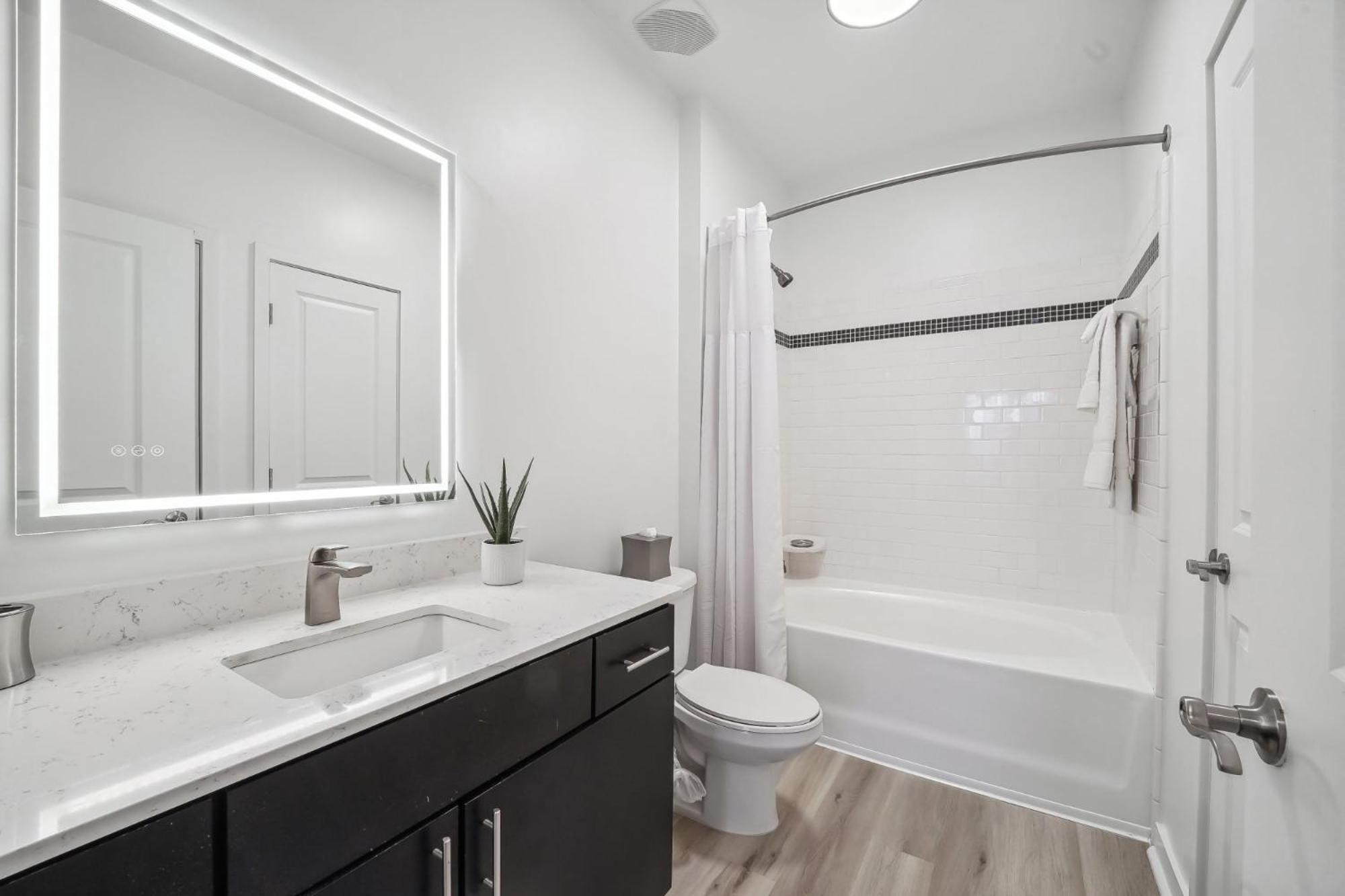 Premium Apartments And Studios At Midtown 205 In 夏洛特 外观 照片