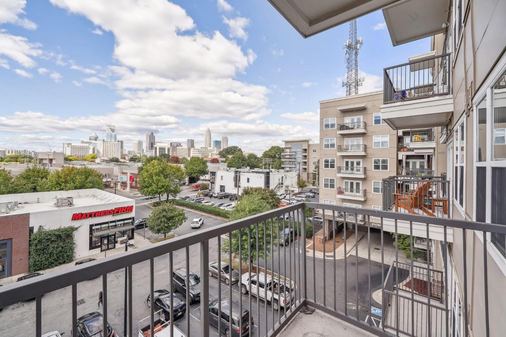 Premium Apartments And Studios At Midtown 205 In 夏洛特 外观 照片